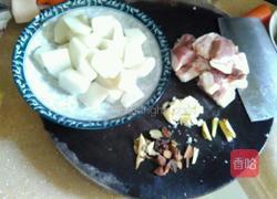 萝卜炖红烧肉的做法图解1