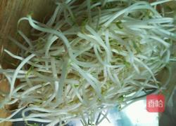 绿豆芽煮饭的做法图解1