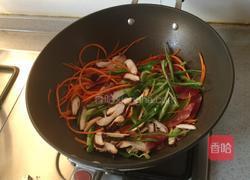 咖喱炒乌冬面的做法图解3
