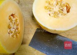 哈密瓜果盘的做法图解2