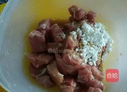茄汁哈密瓜咕噜肉的做法图解3
