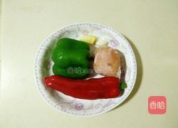 双椒鸡丁的做法图解1