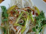 凉拌绿豆芽金针菇的做法[图]