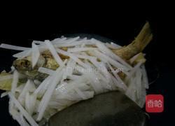 白萝卜焖鱼的做法图解5