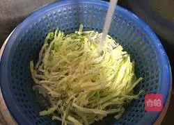 Illustration of how to make cabbage fried noodles 5