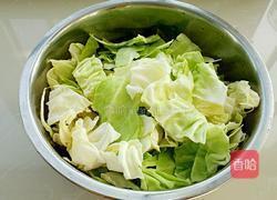凉拌手撕卷心菜的做法图解1