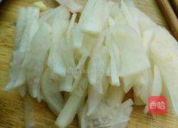 酸萝卜炒胡萝卜丝的做法图解2