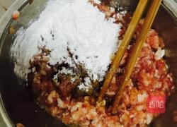 干炸五香丸子。的做法图解2