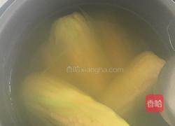 清水煮嫩玉米的做法图解2