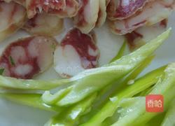 卷心菜炒腊肠的做法图解2