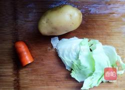 卷心菜土豆丸子的做法图解1