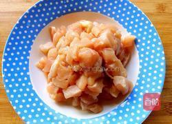 彩椒滑鸡丁的做法图解1