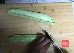 翡翠黄金（苦瓜炒蛋）的做法图解1