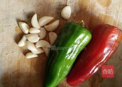 辣椒炒毛豆米的做法图解2