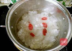 圣女果银耳羹的做法图解5