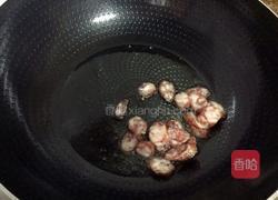 卷心菜炒腊肠的做法图解3