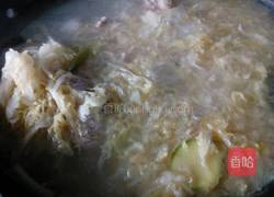 猪大骨炖酸菜的做法图解6