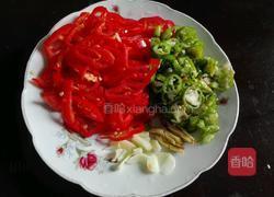 彩椒小鱼干的做法图解3