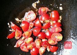 圣女果金针菇鸡蛋汤的做法图解4