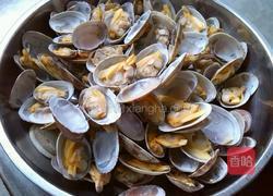 香芹炒蛤蜊的做法图解2