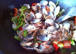 香芹炒蛤蜊的做法图解7