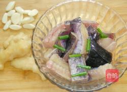大蒜烧鲢鱼的做法图解1