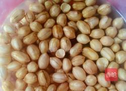 自制剥皮(脱衣)椒盐花生米(简易法)的做法图解1