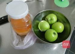 青苹果蜂蜜汁的做法图解1