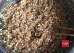 烫面猪肉娃娃菜鲜虾蒸饺的做法图解7