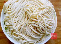 圣女果鸡蛋拌面的做法图解3