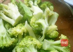 西兰花酿豆腐的做法图解2