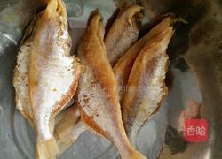 咸鱼焖茄子的做法图解1