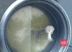 金银花绿豆红糖粥的做法图解5