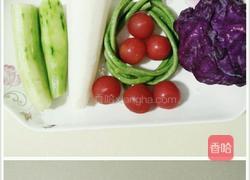 圣女果蔬菜沙拉的做法图解1