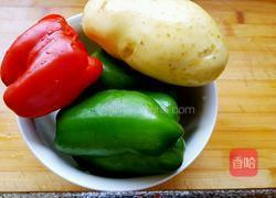 彩椒炒土豆的做法图解1