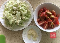 圣女果炒菜花的做法图解1