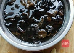 凉拌洋葱木耳的做法图解1
