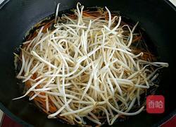 凉拌绿豆芽的做法图解3