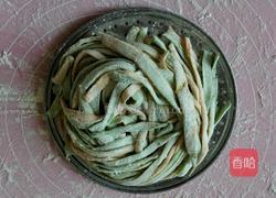 肉酱彩色手擀面的做法图解7