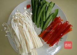 彩椒木耳炒鸡蛋的做法图解1