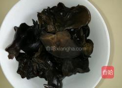 彩椒木耳炒鸡蛋的做法图解2