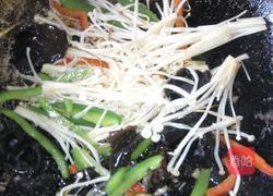 彩椒木耳炒鸡蛋的做法图解6