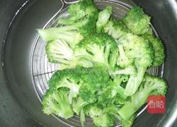 西兰花炒彩椒的做法图解4