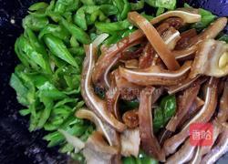 辣椒炒猪耳朵的做法图解3