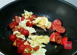 圣女果炒鸡蛋的做法图解8