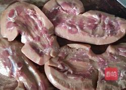 青椒炒猪腰花的做法图解1