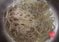 胡萝卜粉条的做法图解1