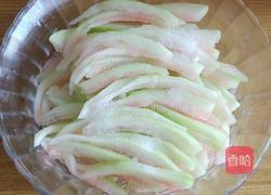 凉拌瓜皮的做法图解2