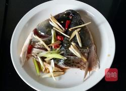 双椒鱼头的做法图解3