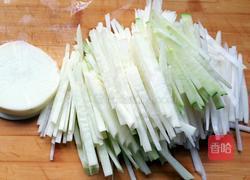 素炒白萝卜条的做法图解1